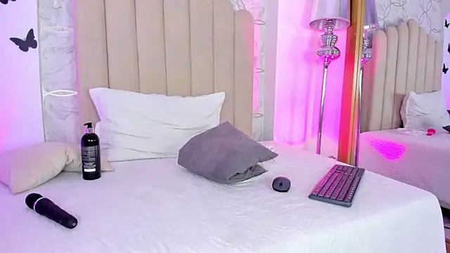 PollyGrey  online show from February 1, 6:32 am