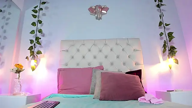 Isabella Flowers online show from January 9, 9:27 pm