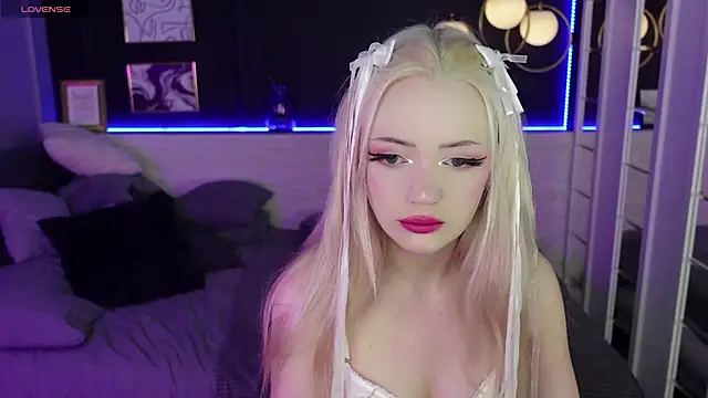 EmilyAir online show from January 8, 9:12 pm