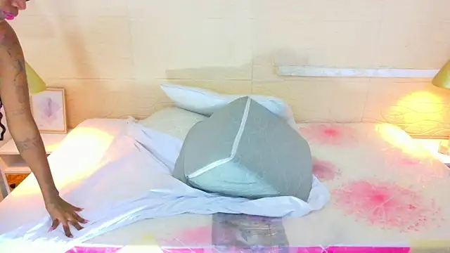 Chocolatte bar online show from February 10, 1:59 pm