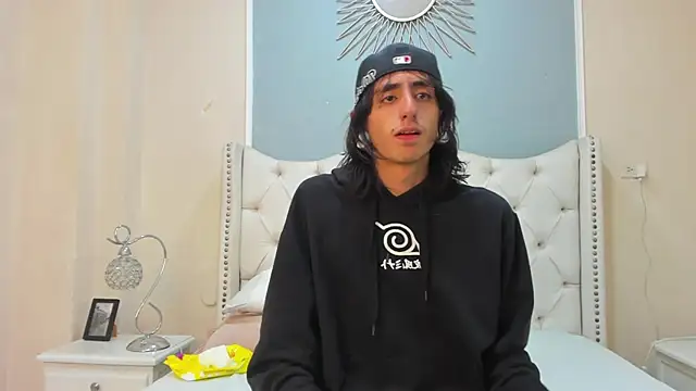 Matthew Dixonn online show from December 8, 3:13 pm