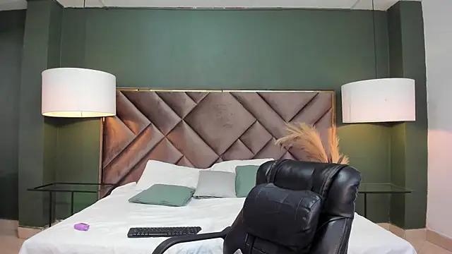 Matthew Dixonn online show from February 7, 9:48 pm