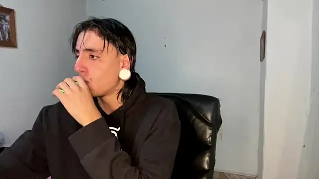 Matthew Dixonn online show from February 17, 11:09 pm