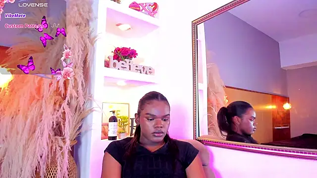 Snapshot of CamiEstrada chatting on February 13, 1:40 am CamiEstrada online show from February 13, 1:40 am