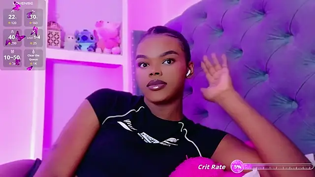 Snapshot of CamiEstrada chatting on October 17, 11:18 pm CamiEstrada online show from October 17, 11:18 pm