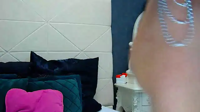 IssaSmith online show from January 18, 11:43 am