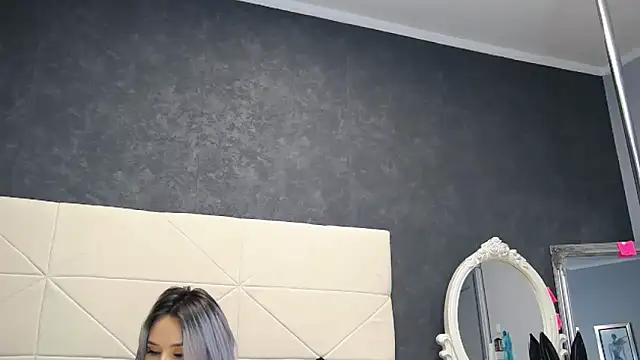 IssaSmith online show from February 11, 8:15 am