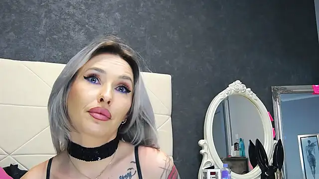 IssaSmith online show from February 19, 12:44 pm