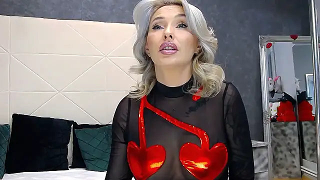 IssaSmith online show from January 11, 4:01 pm