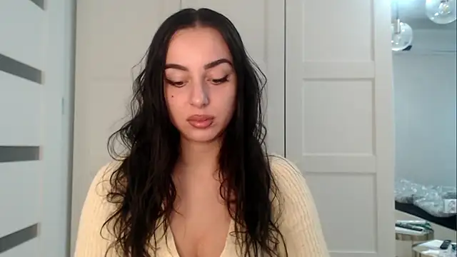 courtneyPerfect online show from January 6, 8:18 am