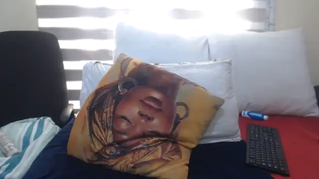 Snapshot of Foxybrownxx1 chatting on June 11, 6:22 am Foxybrownxx1 online show from June 11, 6:22 am