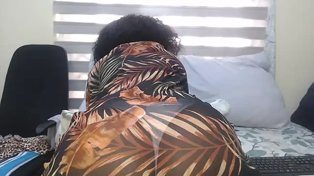 Snapshot of Foxybrownxx1 chatting on June 21, 9:01 am Foxybrownxx1 online show from June 21, 9:01 am