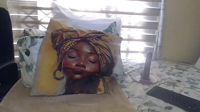 Snapshot of Foxybrownxx1 chatting on July 7, 7:23 am Foxybrownxx1 online show from July 7, 7:23 am