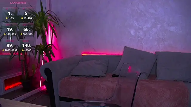 Snapshot of BambiAndAyline chatting on March 6, 7:36 am BambiAndAyline online show from March 6, 7:36 am