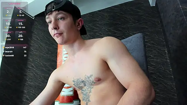 Snapshot of leonardsmith01 chatting on December 27, 11:31 pm leonardsmith01 online show from December 27, 11:31 pm