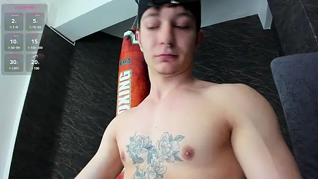 Snapshot of leonardsmith01 chatting on January 2, 8:57 pm leonardsmith01 online show from January 2, 8:57 pm