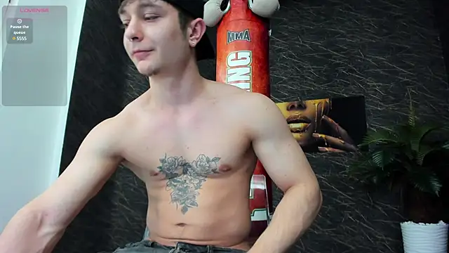 Snapshot of leonardsmith01 chatting on January 5, 8:31 pm leonardsmith01 online show from January 5, 8:31 pm