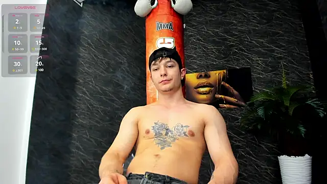 Snapshot of leonardsmith01 chatting on January 5, 11:33 pm leonardsmith01 online show from January 5, 11:33 pm