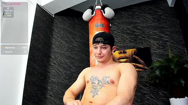 Snapshot of leonardsmith01 chatting on January 6, 2:37 am leonardsmith01 online show from January 6, 2:37 am