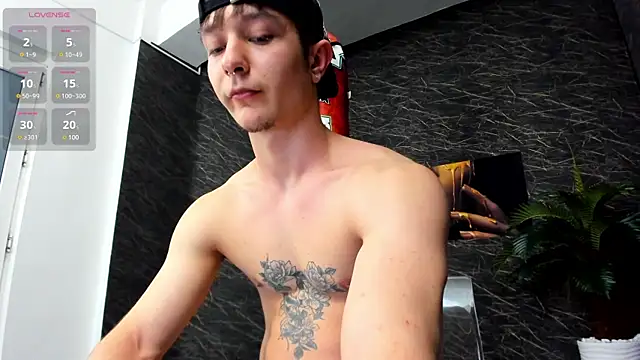 Snapshot of leonardsmith01 chatting on January 9, 8:22 pm leonardsmith01 online show from January 9, 8:22 pm