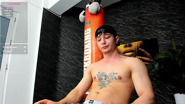 Snapshot of leonardsmith01 chatting on January 10, 11:18 pm leonardsmith01 online show from January 10, 11:18 pm