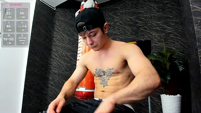 Snapshot of leonardsmith01 chatting on January 11, 8:21 pm leonardsmith01 online show from January 11, 8:21 pm