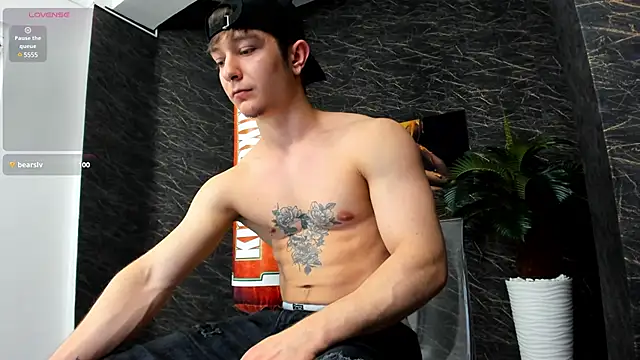 Snapshot of leonardsmith01 chatting on January 11, 11:24 pm leonardsmith01 online show from January 11, 11:24 pm