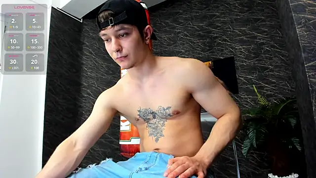 Snapshot of leonardsmith01 chatting on January 13, 11:17 pm leonardsmith01 online show from January 13, 11:17 pm