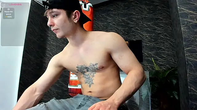 Snapshot of leonardsmith01 chatting on January 14, 8:26 pm leonardsmith01 online show from January 14, 8:26 pm