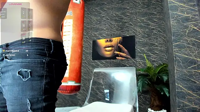 Snapshot of leonardsmith01 chatting on January 15, 11:30 pm leonardsmith01 online show from January 15, 11:30 pm