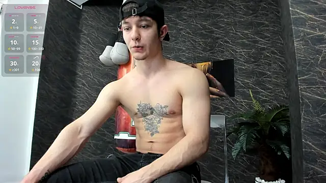 Snapshot of leonardsmith01 chatting on January 19, 8:41 pm leonardsmith01 online show from January 19, 8:41 pm