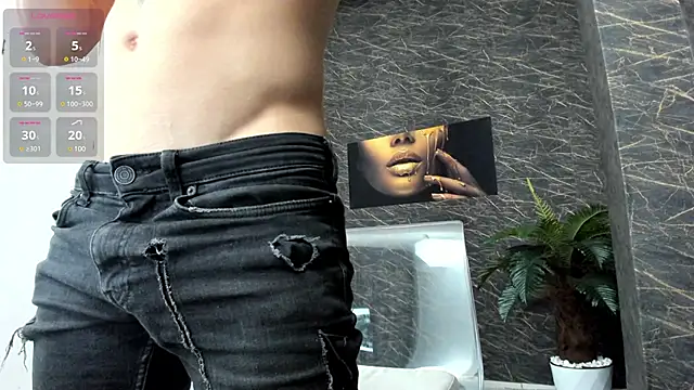 Snapshot of leonardsmith01 chatting on January 20, 8:07 pm leonardsmith01 online show from January 20, 8:07 pm