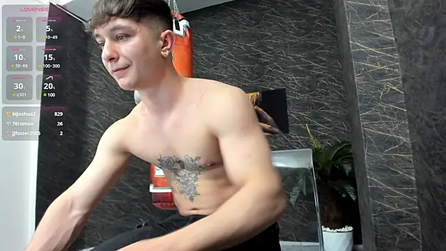 Snapshot of leonardsmith01 chatting on January 22, 2:15 am leonardsmith01 online show from January 22, 2:15 am