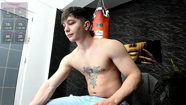 Snapshot of leonardsmith01 chatting on January 27, 8:17 pm leonardsmith01 online show from January 27, 8:17 pm