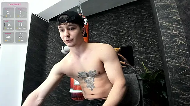 Snapshot of leonardsmith01 chatting on January 28, 8:36 pm leonardsmith01 online show from January 28, 8:36 pm