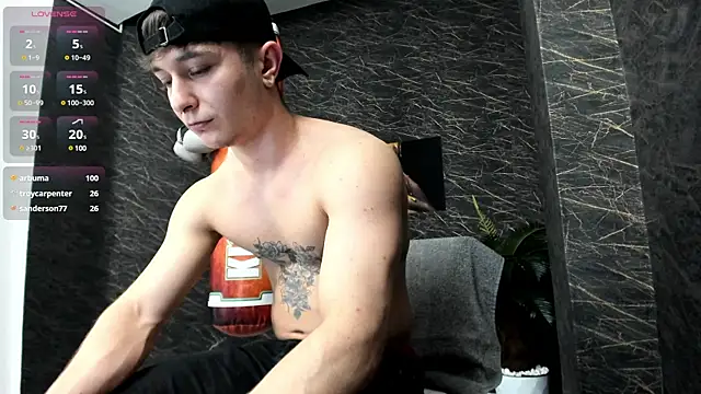 Snapshot of leonardsmith01 chatting on January 29, 2:40 am leonardsmith01 online show from January 29, 2:40 am