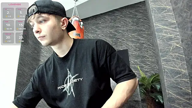 Snapshot of leonardsmith01 chatting on January 30, 8:42 pm leonardsmith01 online show from January 30, 8:42 pm