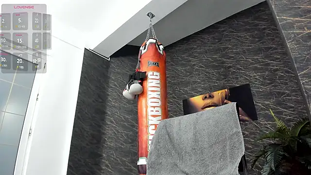 Snapshot of leonardsmith01 chatting on February 1, 2:47 am leonardsmith01 online show from February 1, 2:47 am