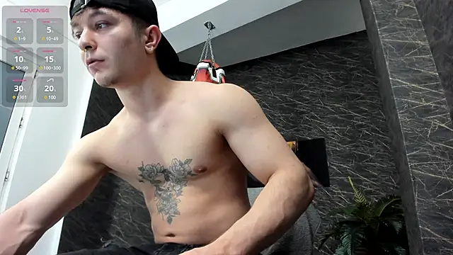 Snapshot of leonardsmith01 chatting on February 3, 8:35 pm leonardsmith01 online show from February 3, 8:35 pm