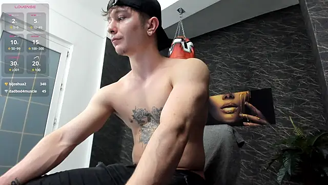 Snapshot of leonardsmith01 chatting on February 6, 3:06 am leonardsmith01 online show from February 6, 3:06 am