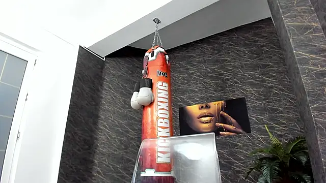 Snapshot of leonardsmith01 chatting on February 10, 8:42 pm leonardsmith01 online show from February 10, 8:42 pm