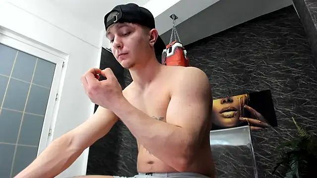 Snapshot of leonardsmith01 chatting on February 10, 11:45 pm leonardsmith01 online show from February 10, 11:45 pm