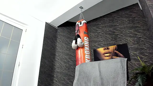 Snapshot of leonardsmith01 chatting on February 12, 11:30 pm leonardsmith01 online show from February 12, 11:30 pm