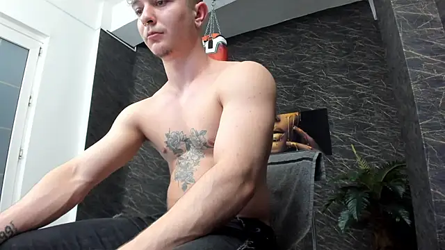 Snapshot of leonardsmith01 chatting on February 14, 3:11 am leonardsmith01 online show from February 14, 3:11 am