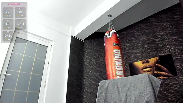 Snapshot of leonardsmith01 chatting on February 16, 8:44 pm leonardsmith01 online show from February 16, 8:44 pm