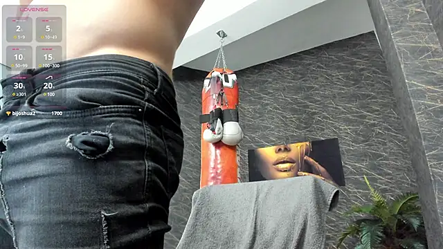 Snapshot of leonardsmith01 chatting on February 18, 2:59 am leonardsmith01 online show from February 18, 2:59 am