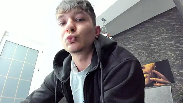 Snapshot of leonardsmith01 chatting on February 20, 8:36 pm leonardsmith01 online show from February 20, 8:36 pm