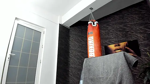 Snapshot of leonardsmith01 chatting on February 26, 11:59 pm leonardsmith01 online show from February 26, 11:59 pm