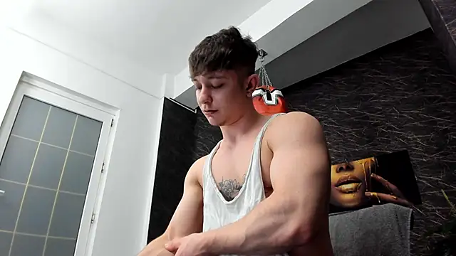 Snapshot of leonardsmith01 chatting on February 27, 9:04 pm leonardsmith01 online show from February 27, 9:04 pm