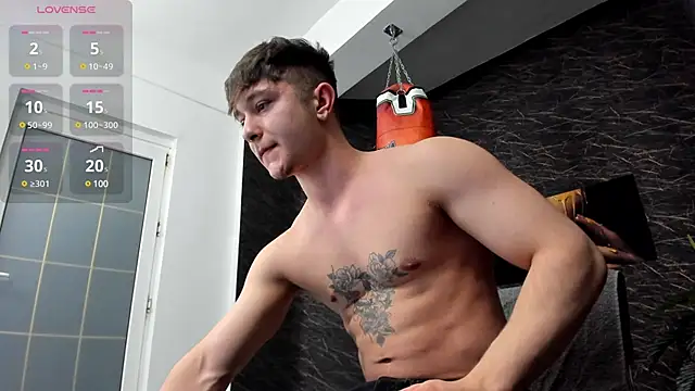 Snapshot of leonardsmith01 chatting on March 3, 8:32 pm leonardsmith01 online show from March 3, 8:32 pm